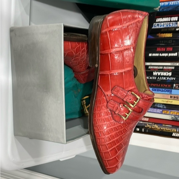 Red Crocodile Pattern Men's Loafers - Picture 1 of 3